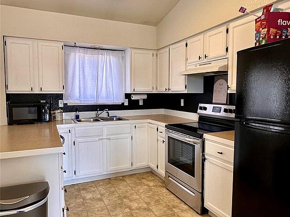 3rd image of 4751 Kings Canyon Drive