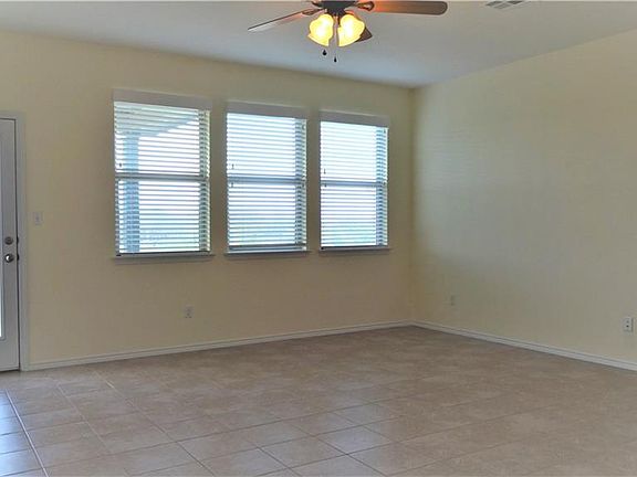 5th image of 704 Carillion Dr