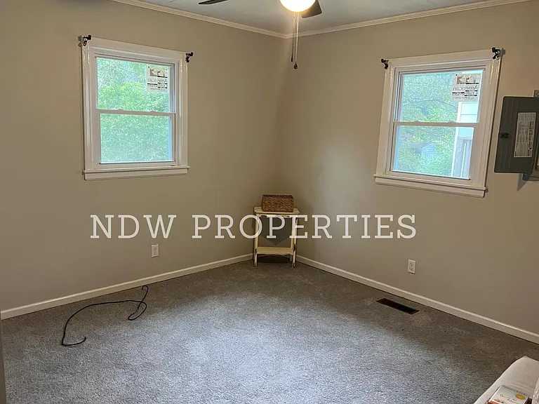 3042 Forrester St — Photo 11