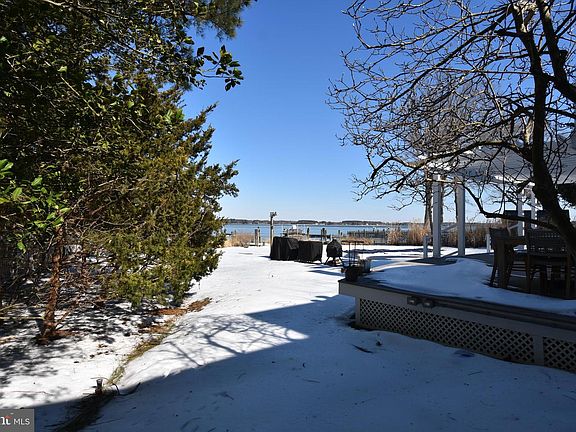 5th image of 601 Cove Rd