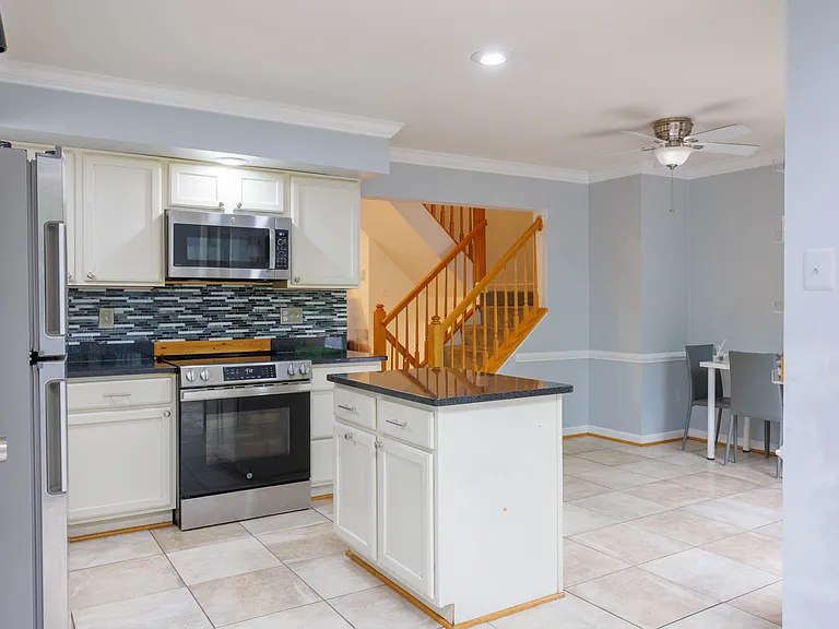 2128 Heritage Dr — Photo 11