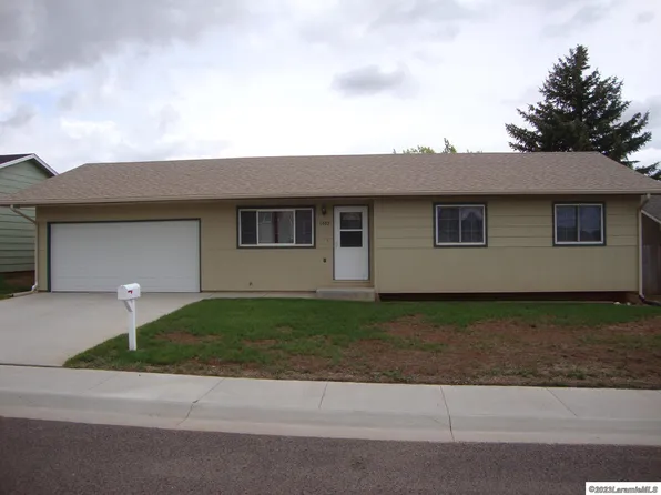 1402 Grafton St, Laramie, WY 82072
