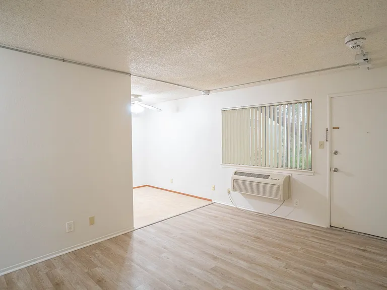 2617 G St #9 — Photo 2