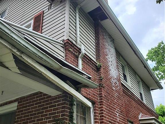 4th image of 327 W Hudson Ave