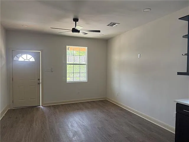3 bed, 2.0 bath, 1392 sqft, $1,650 — Photo 4