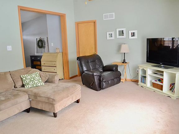 4th image of 9837 Meadow Ln