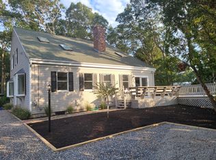15 Point Ln, Hyannis, MA 02601