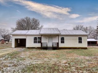 305 Farris Carter St, Atwood, TN 38220