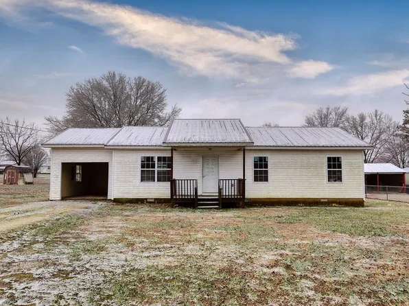 305 Farris Carter St, Atwood, TN 38220