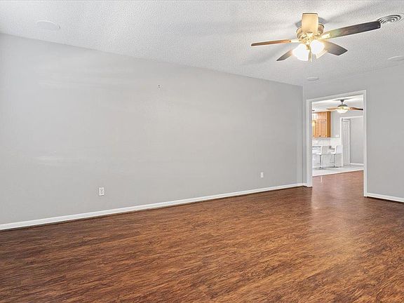 5th image of 209 Willowwood Ln