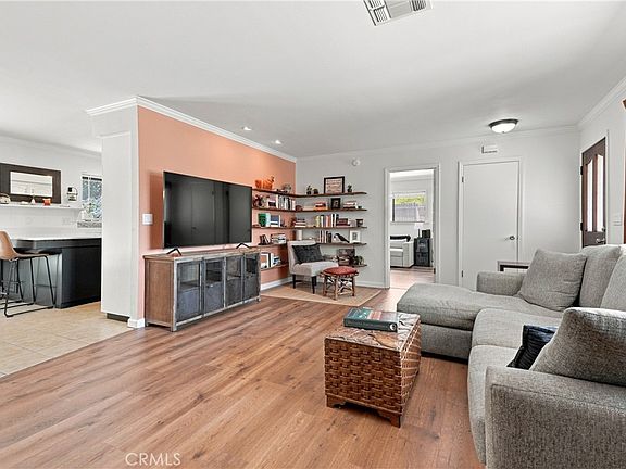 5th image of 411 Palomino Ln