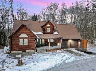 134 Rita Dr, Newfoundland, PA 18445