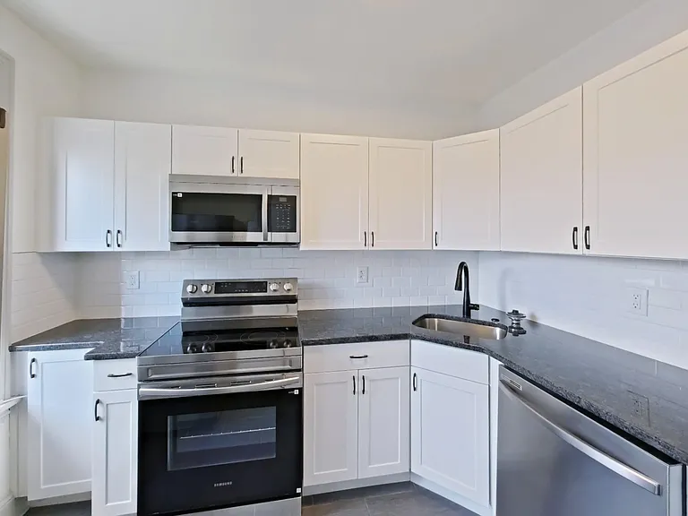 355 Lyceum Ave #3 — Photo 1