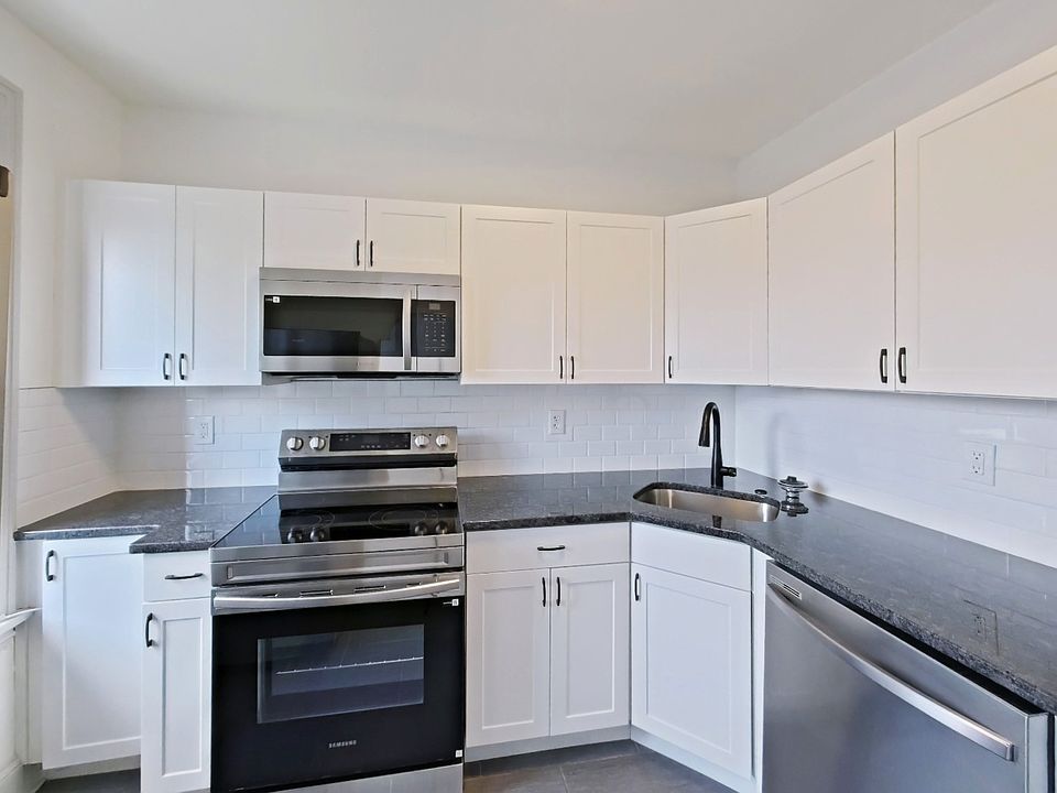 1st image of 355 Lyceum Ave #3