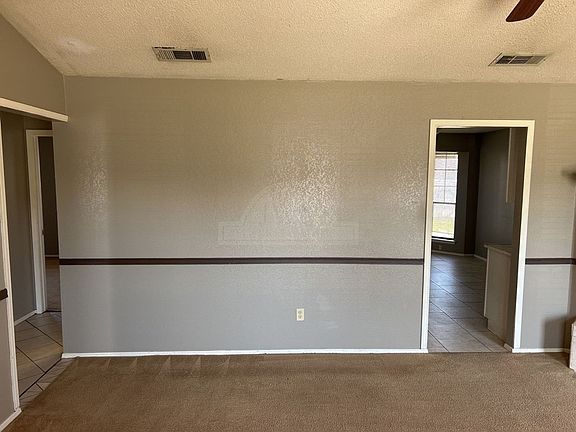 4th image of 2401 Hemlock Dr