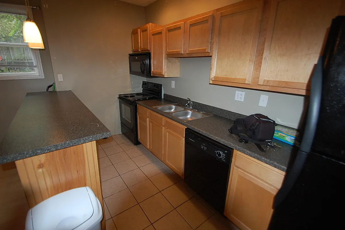 Building Photo - 2427 W Clifton Ave #2