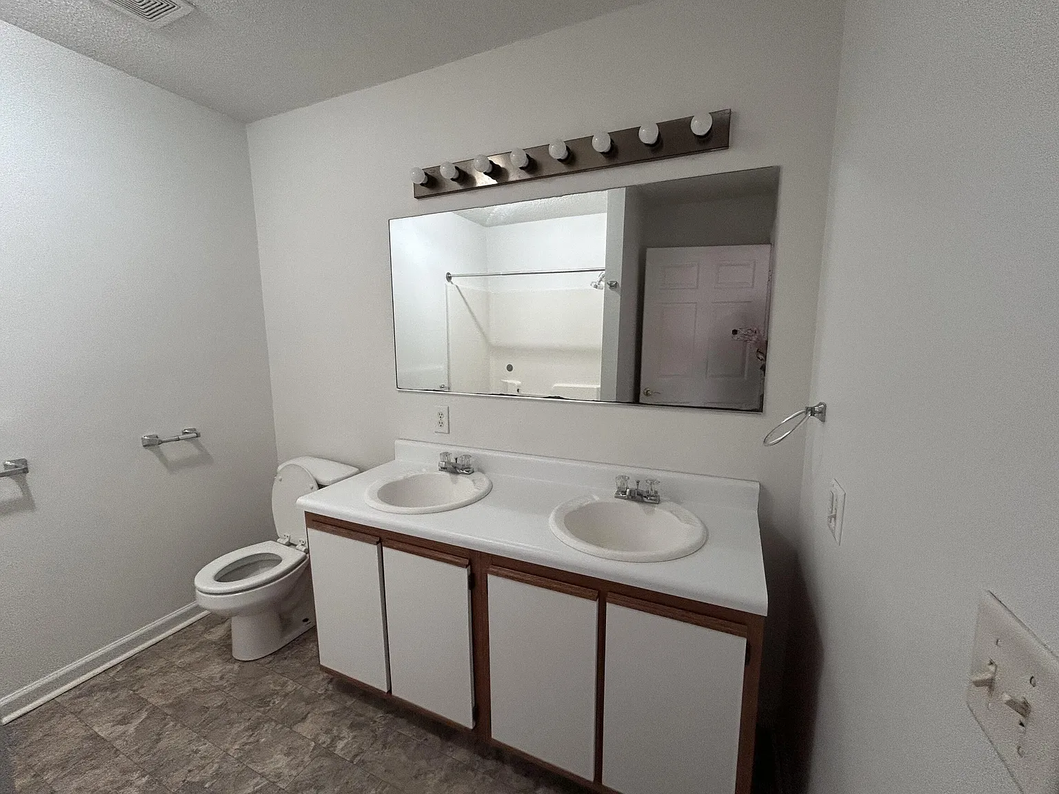 2 bed, 1.0 bath, 921 sqft, $900 — Photo 4