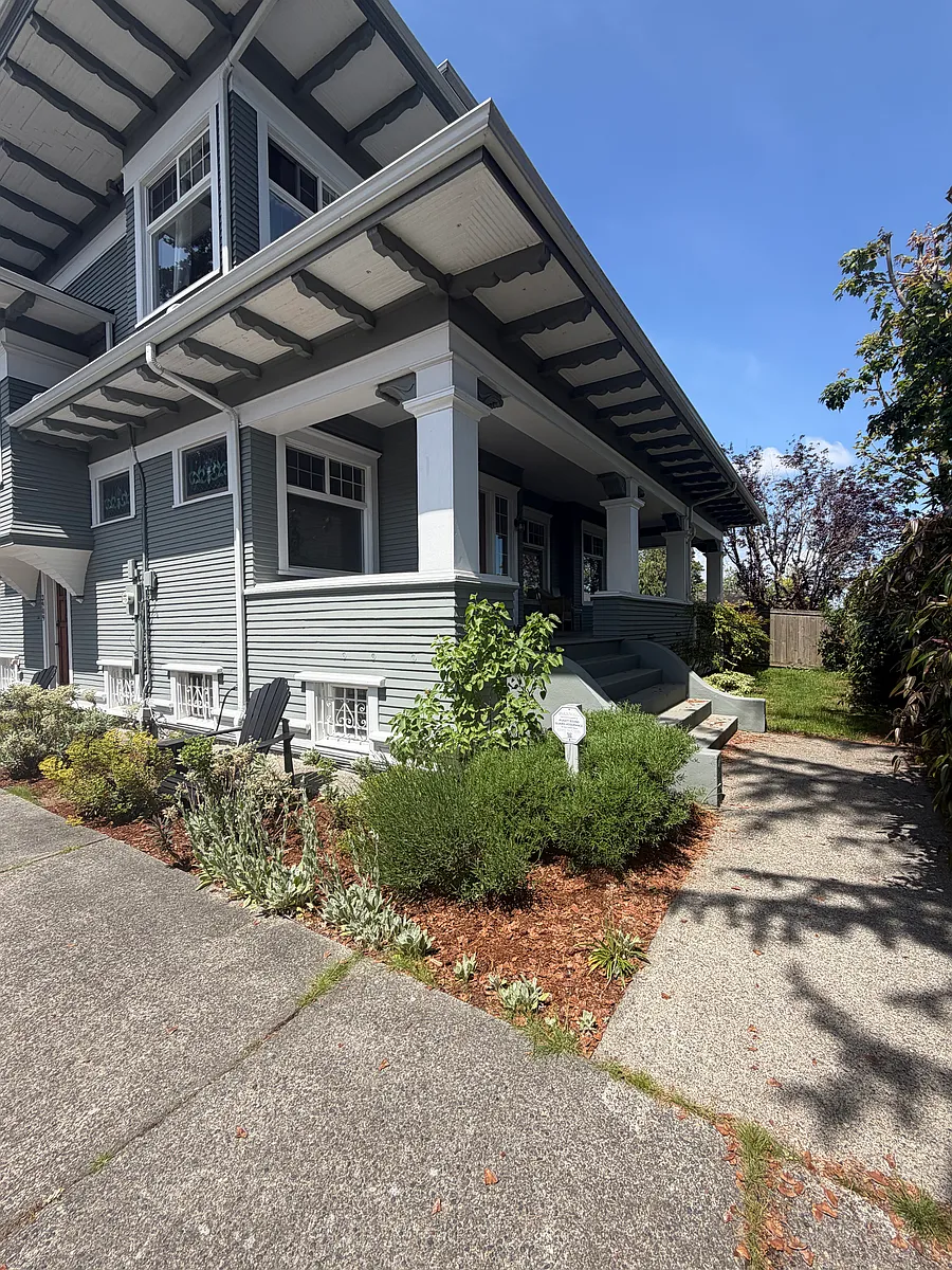 Building Photo - 47th Ave S