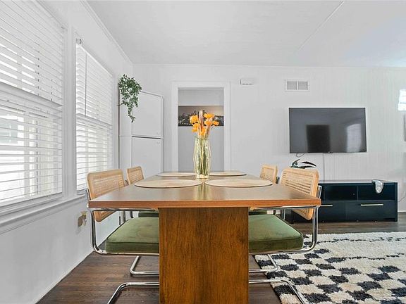 4th image of 3247 N Fulton Ave
