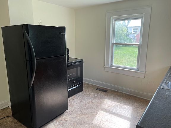 4th image of 2104 N Stewart Ave #A