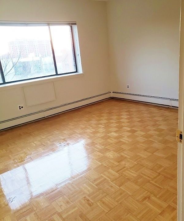 1st image of 2927 24th Ave APT 3D