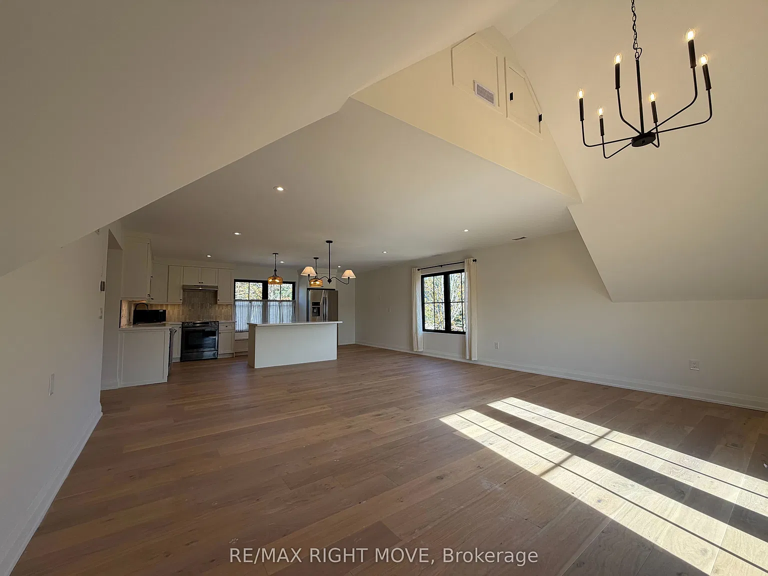 Studio, $2,600 — Photo 2