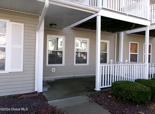 1808 Cambridge Manor Dr, Scotia, NY 12302