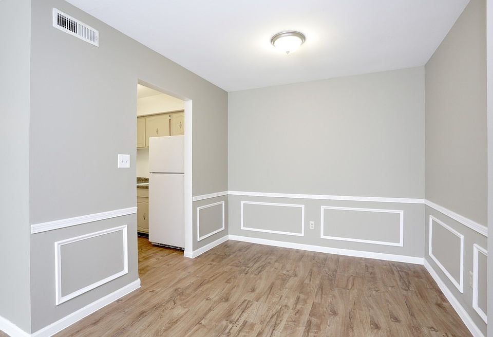1BR, 1BA - Dining Area