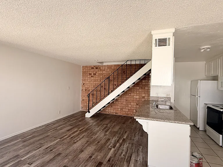 2694 W Fairmont Ave #101 — Photo 1