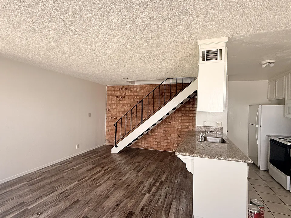 2694 W Fairmont Ave #101