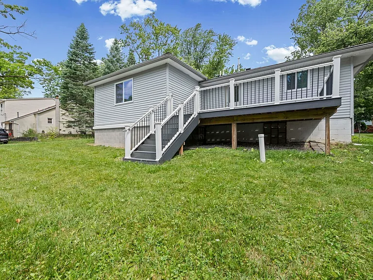 6777 Dandison Blvd — Photo 18