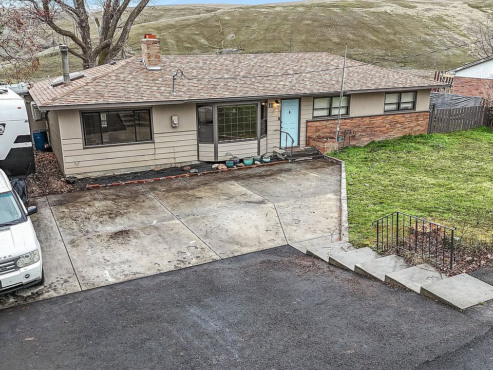 1st image of 11 NE Nelson Dr
