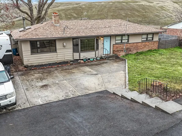 11 NE Nelson Dr, Pendleton, OR 97801