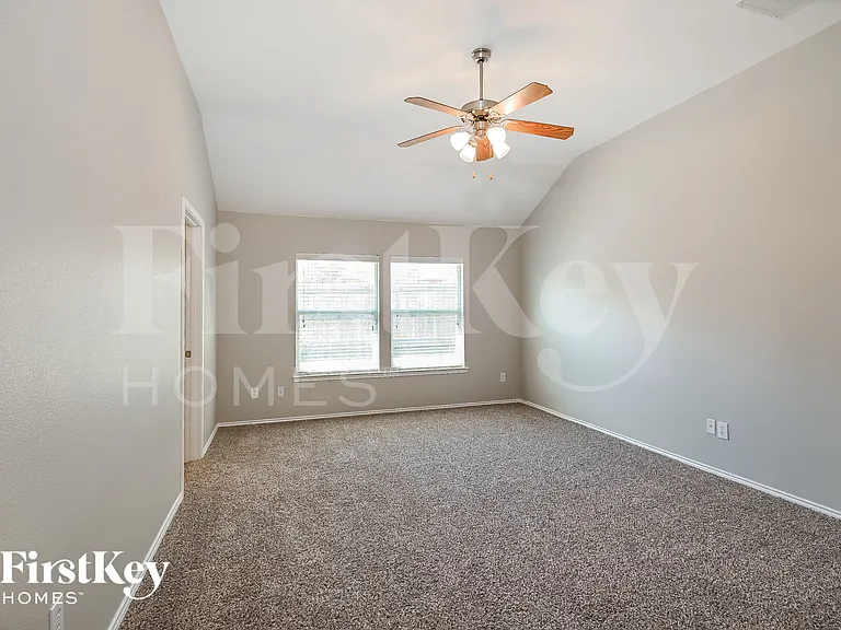 215 Mulberry Dr — Photo 7