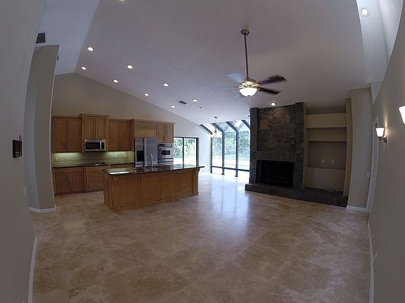 3rd image of 6921 Woodridge Dr