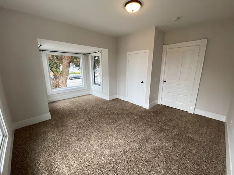 542 Pine Ave — Photo 12