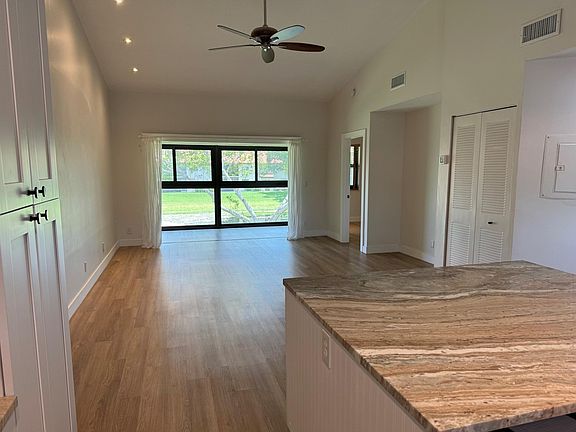 5th image of 606 Congressional Way
