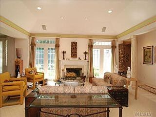 4th image of 33 Rose Hill Dr