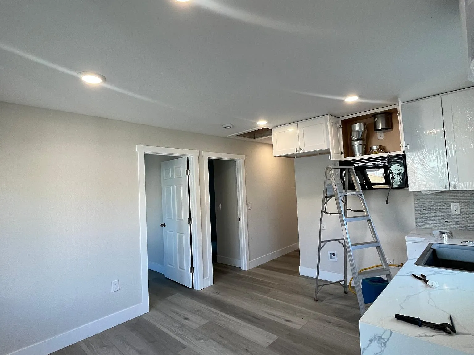 2 bed, 500 sqft, $1,900 — Photo 2
