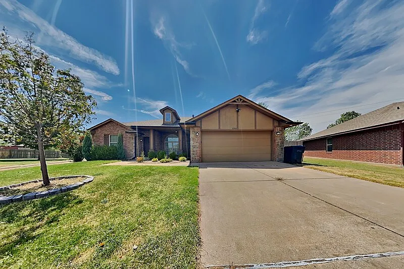 4 bed, 2.0 bath, 1750 sqft, $2,000 — Photo 1