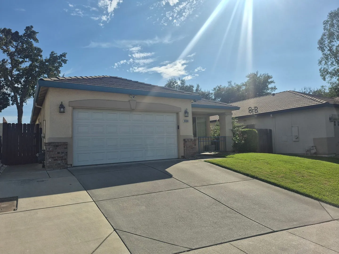 Adorable 3 bedroom 2 bath home — Photo 2
