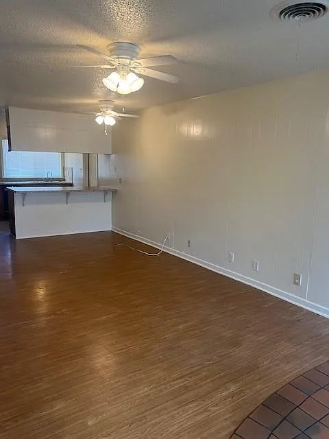 2 bed, 1.0 bath, 1000 sqft, $1,250 — Photo 4