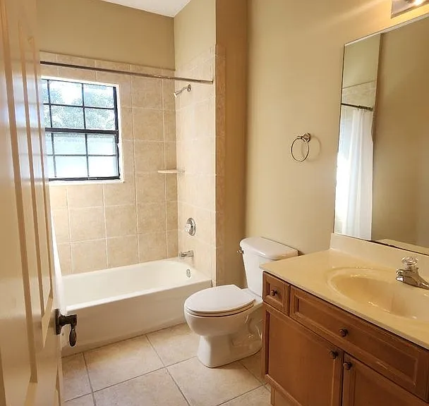 654 South Loop Pkwy — Photo 33