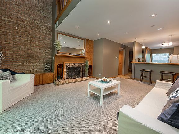 2nd image of 5927 Meadow Dr
