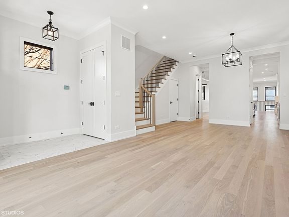 4th image of 4117 N Oakley Ave