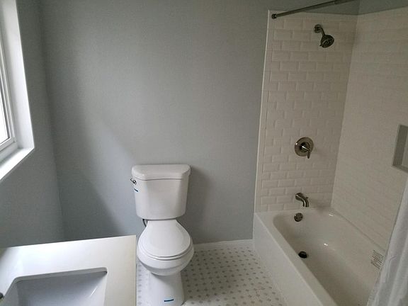 3rd image of 834 Chestnut Ave