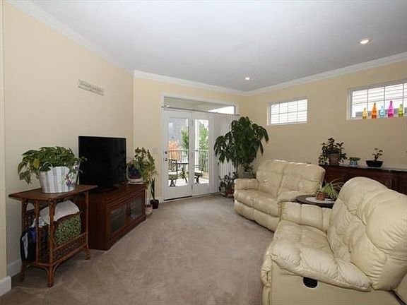 5th image of 2568 Saint Charles Cir
