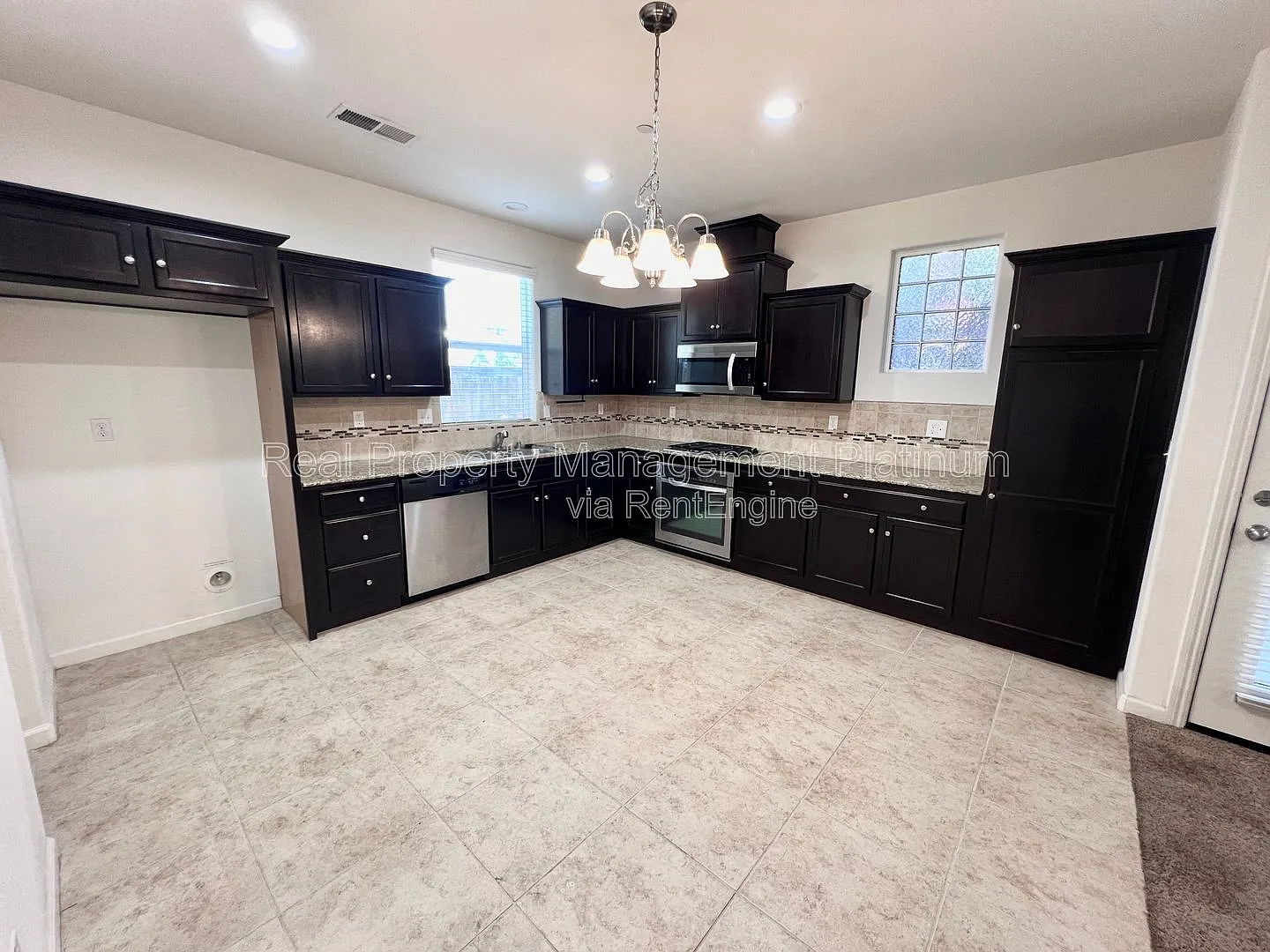 3 bed, 2.5 bath, 1413 sqft, $2,295 — Photo 1