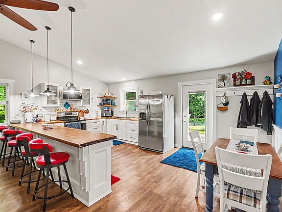 4th image of 22032 Pine Valley Dr