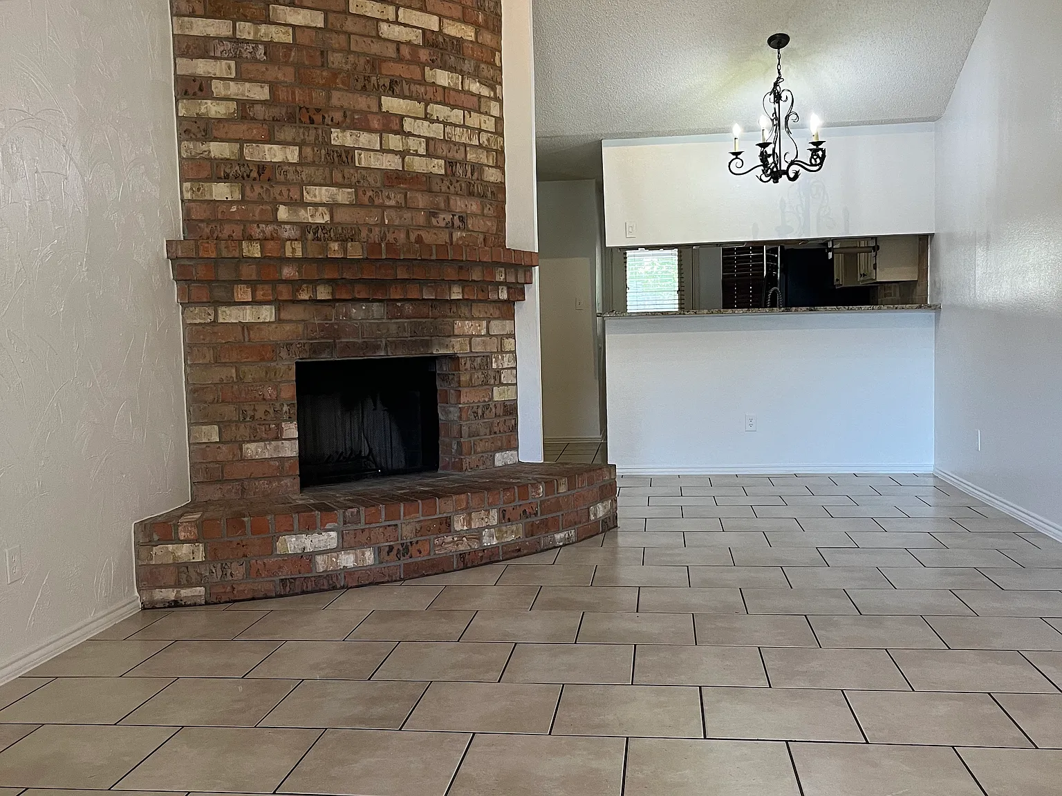 2905 Clover Ln — Photo 3